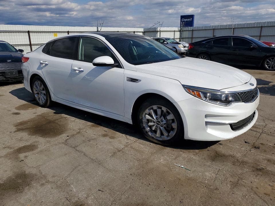 Photo 4 from auction – 2016 KIA OPTIMA with VIN 5XXGU4L32GG042081