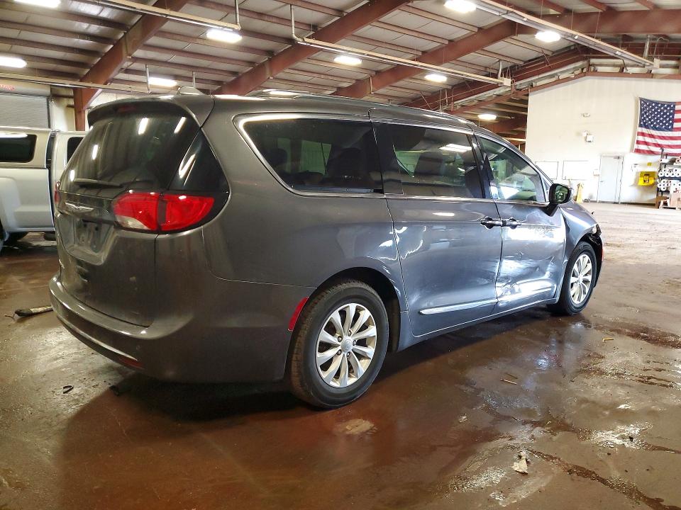 Photo 3 from auction – 2019 CHRYSLER PACIFICA with VIN 2C4RC1BG3KR550980