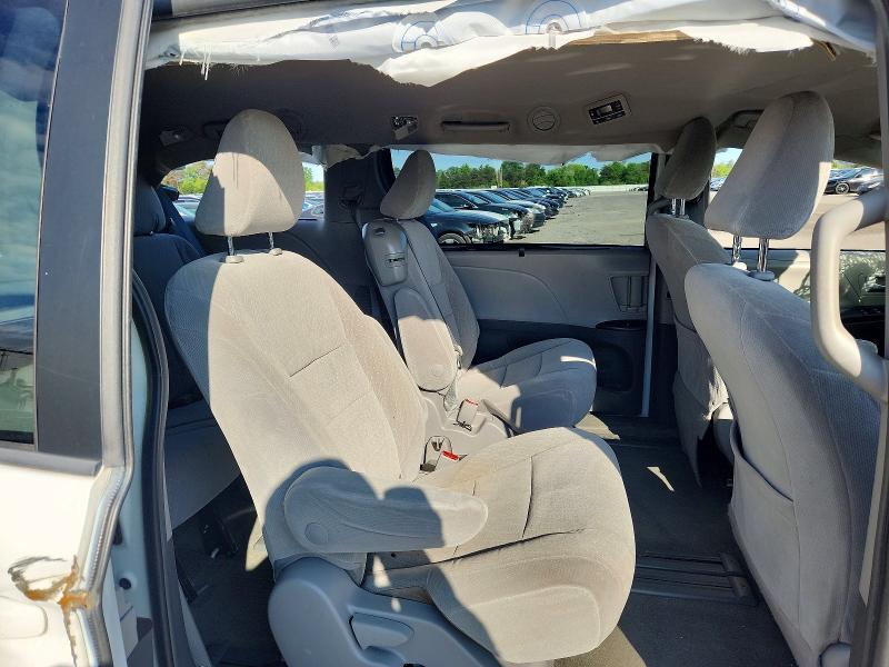 Photo 11 from auction – 2018 TOYOTA SIENNA with VIN 5TDKZ3DC4JS922869