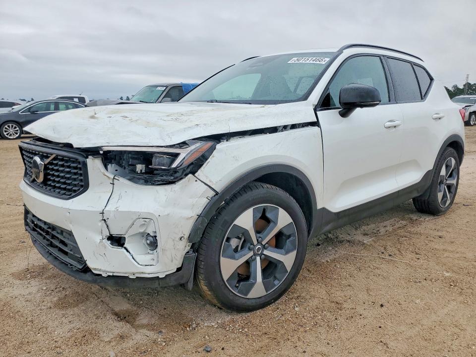 VOLVO XC40 2026 with VIN YV4L12UC0T2700326 - Photo from auction