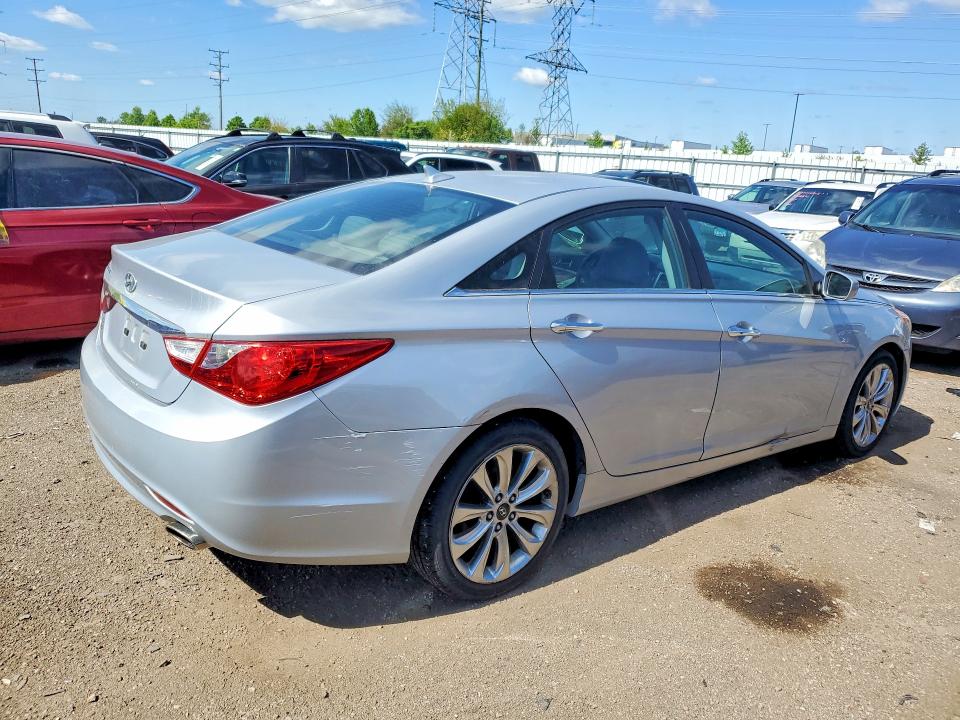 Photo 3 from auction – 2011 HYUNDAI SONATA with VIN 5NPEC4AC2BH126461