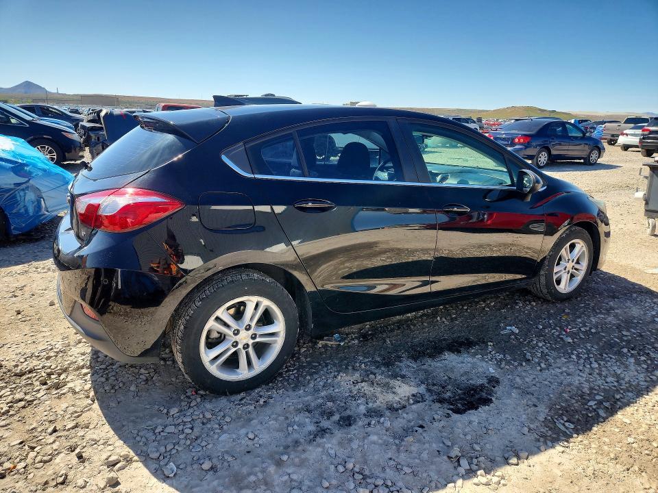 Photo 3 from auction – 2018 CHEVROLET CRUZE with VIN 3G1BE6SM6JS572349