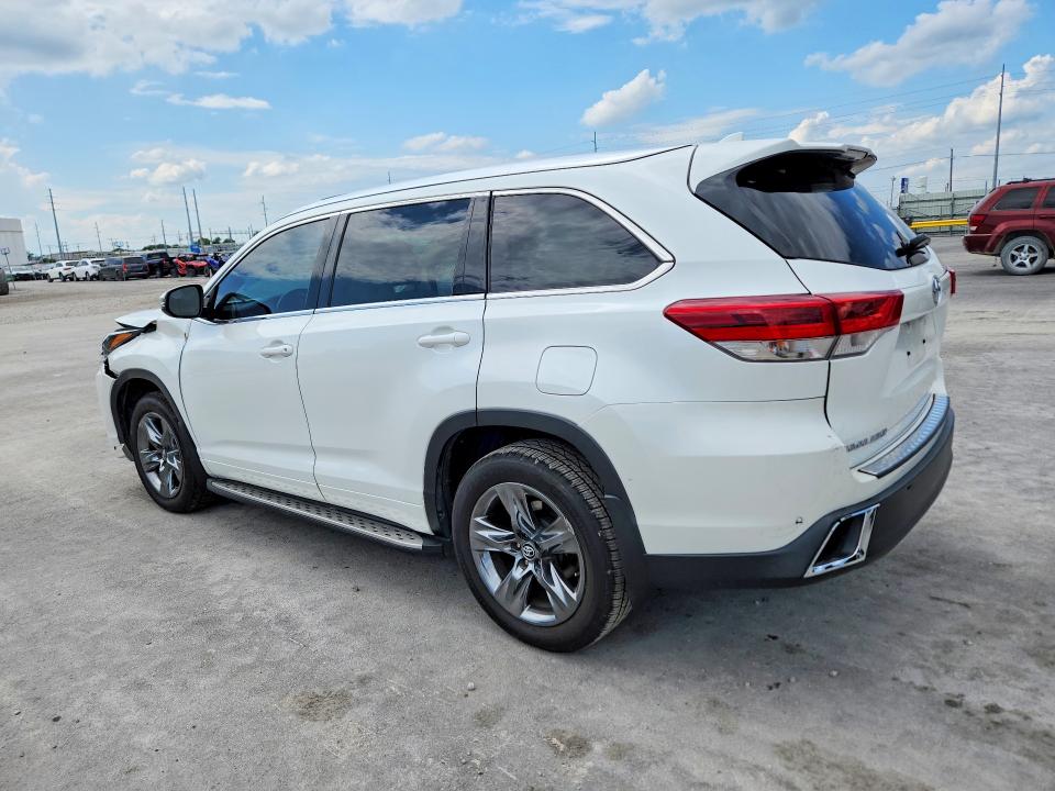 Photo 2 from auction – 2017 TOYOTA HIGHLANDER with VIN 5TDYZRFH8HS200451