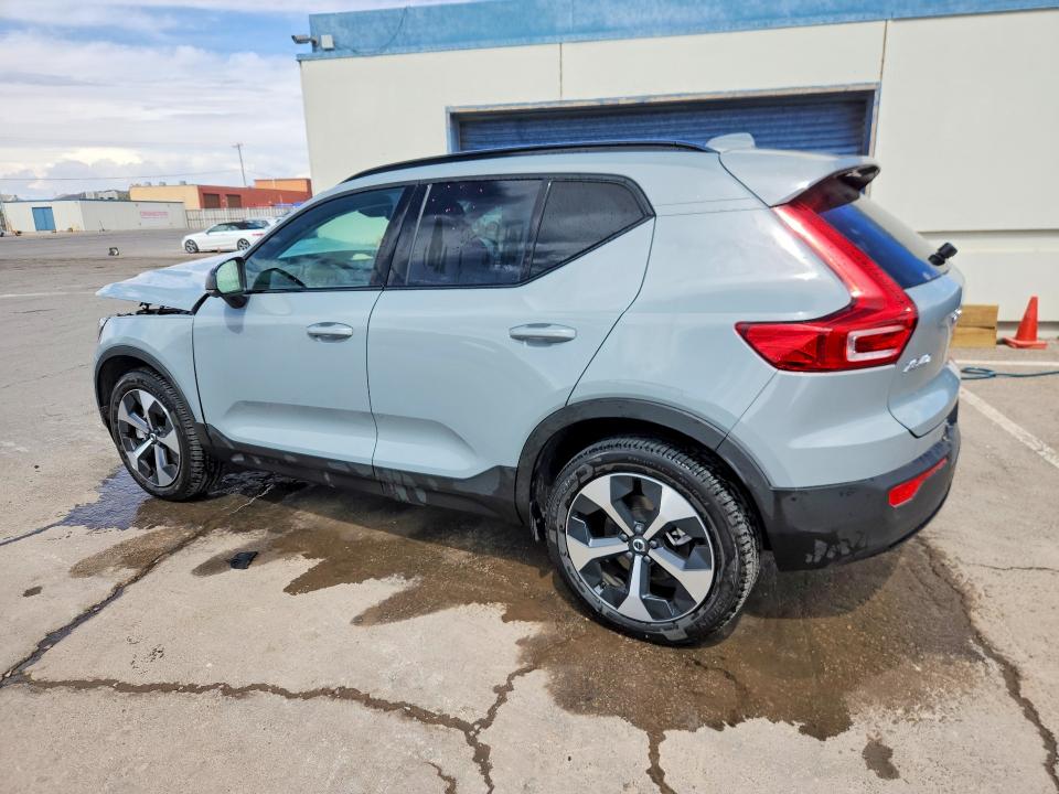 Photo 2 from auction – 2026 VOLVO XC40 with VIN YV4L12UC1T2740625