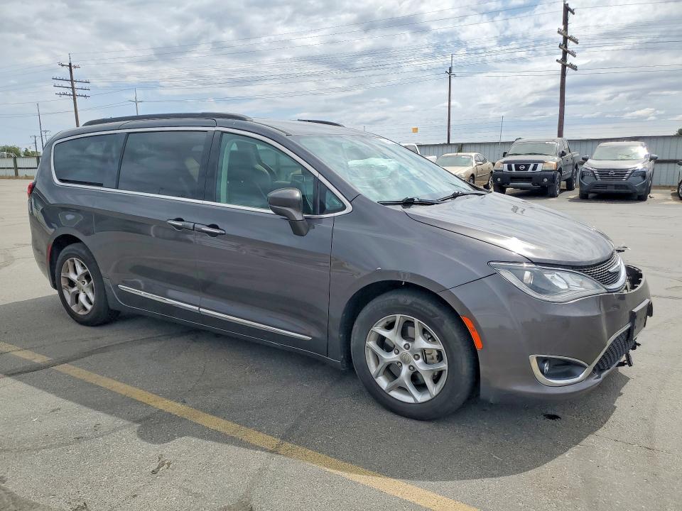 Photo 4 from auction – 2017 CHRYSLER PACIFICA with VIN 2C4RC1BG0HR803858