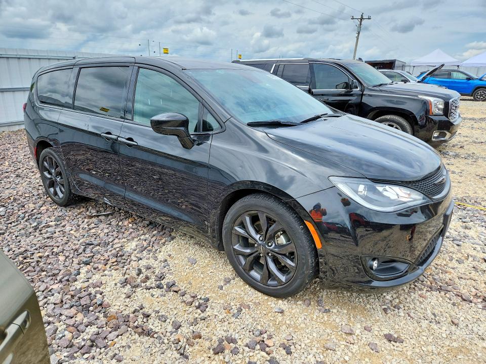 Photo 4 from auction – 2019 CHRYSLER PACIFICA with VIN 2C4RC1FG6KR698437