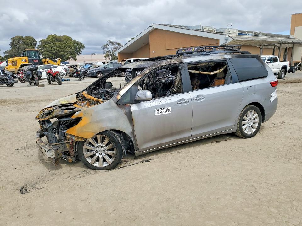 2015 TOYOTA SIENNA - Търг №55525276