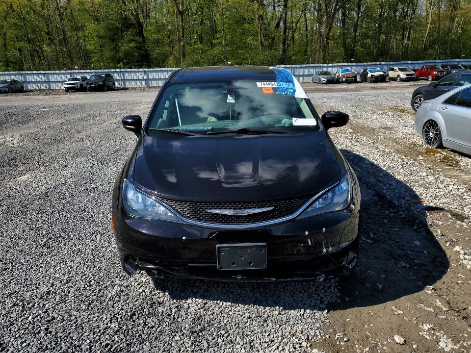 Photo 5 from auction – 2017 CHRYSLER PACIFICA with VIN 2C4RC1DG3HR552430