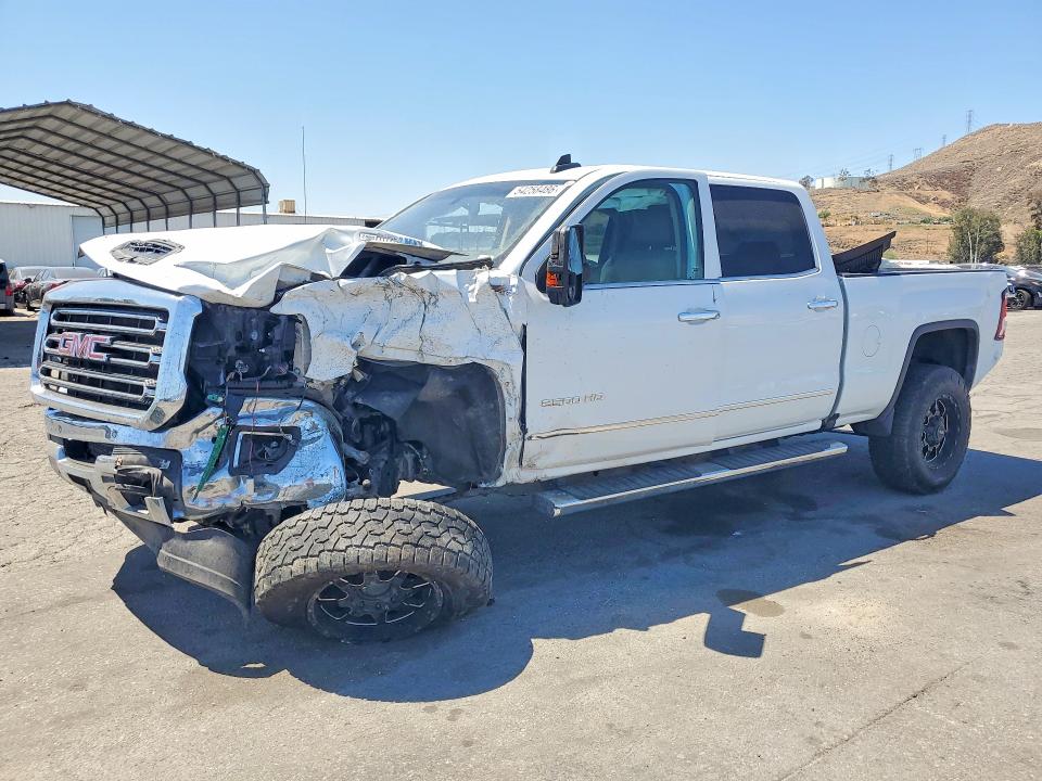 GMC SIERRA 2018 with VIN 1GT12TEY9JF125298 - Photo from auction
