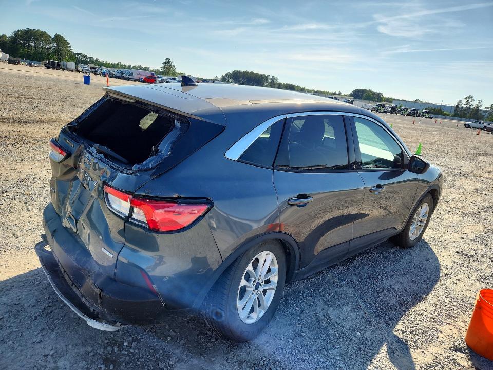 Photo 3 from auction – 2020 FORD ESCAPE with VIN 1FMCU0G6XLUA67709