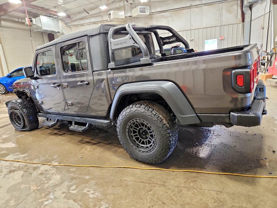 Фото 2 с аукциона – 2020 JEEP GLADIATOR с VIN 1C6HJTAG0LL134403