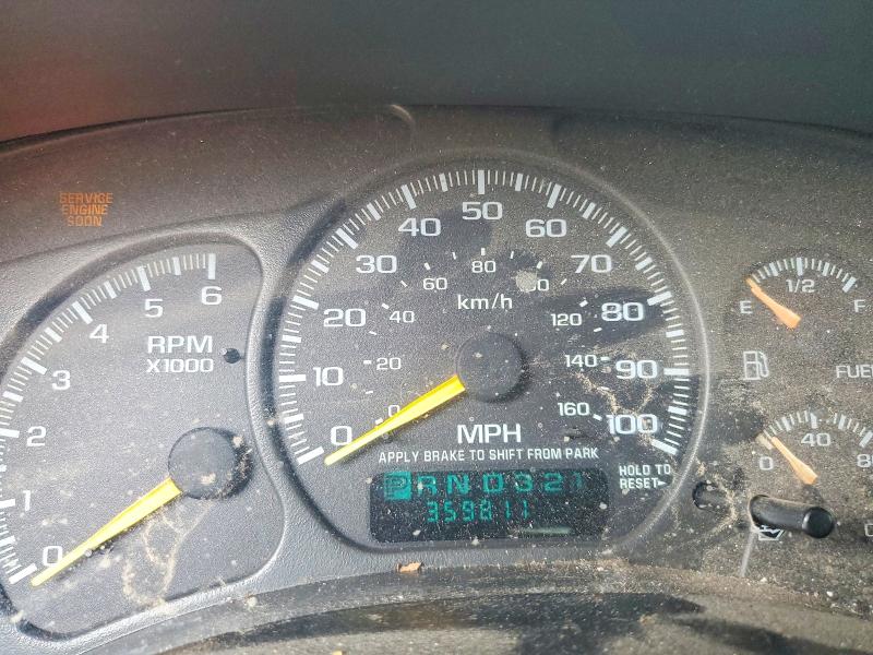 Photo 9 from auction – 2000 CHEVROLET SILVERADO with VIN 1GCEC14T5YZ111576