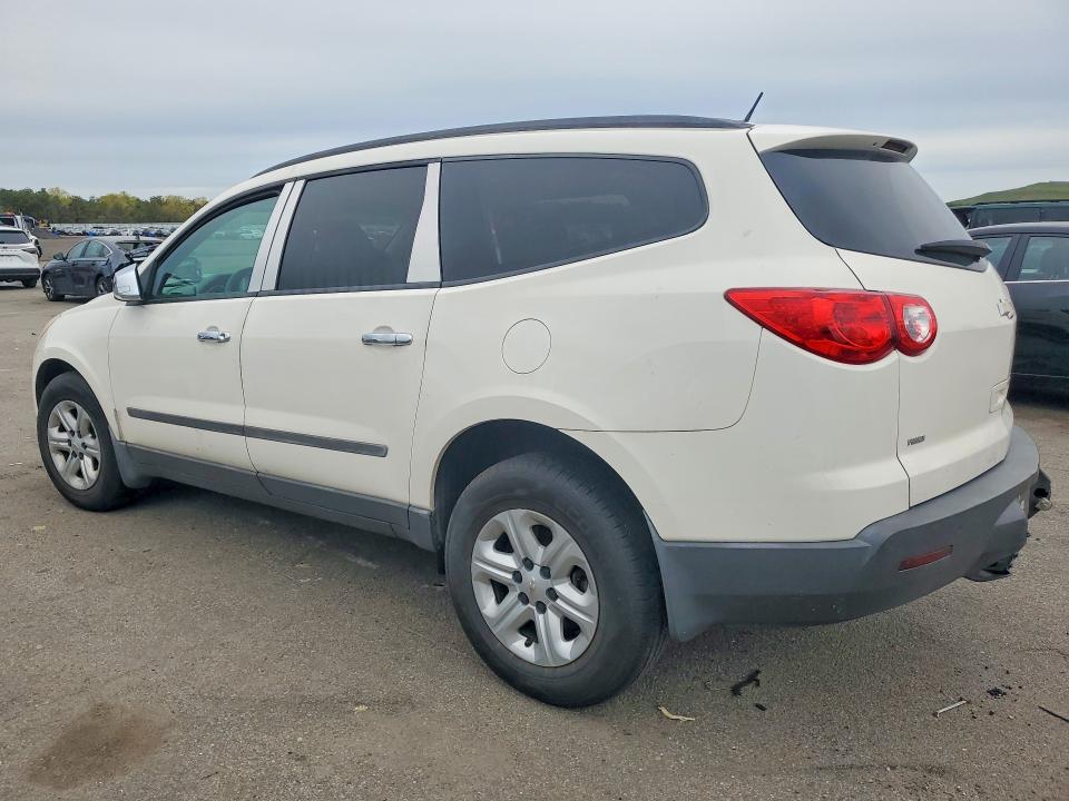 Photo 2 from auction – 2011 CHEVROLET TRAVERSE with VIN 1GNKVEED8BJ245667