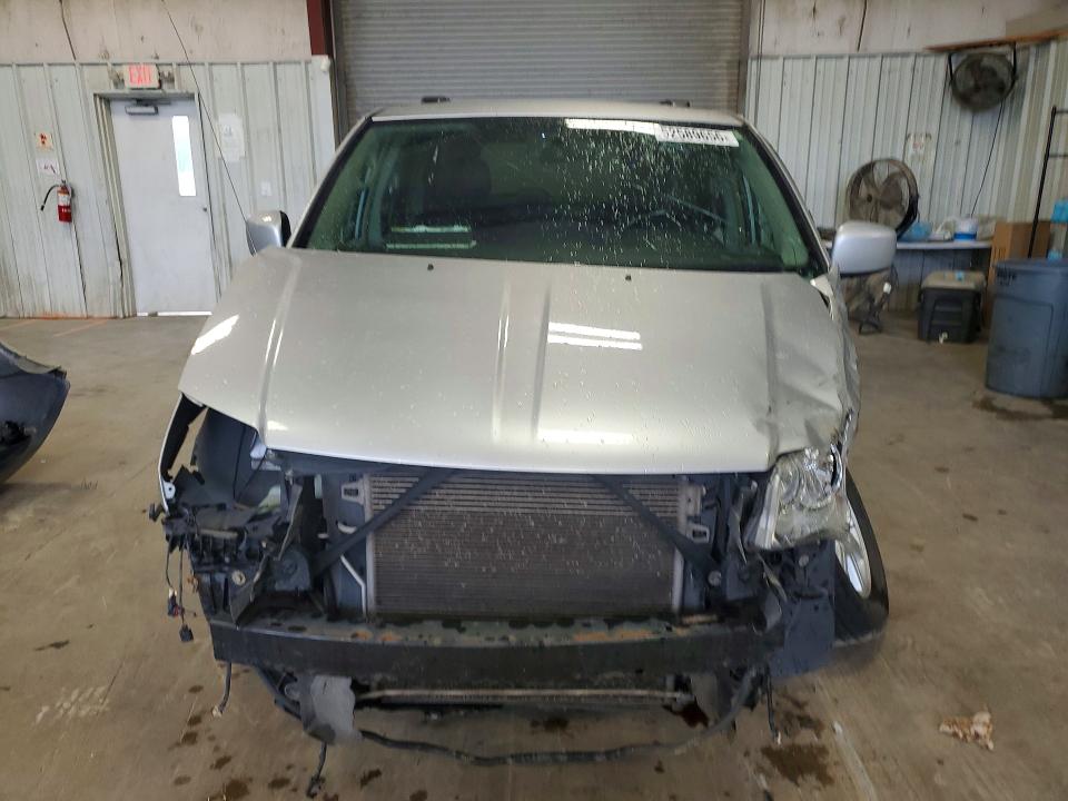 Photo 5 from auction – 2011 CHRYSLER TOWN & COUNTRY with VIN 2A4RR5DG2BR701689