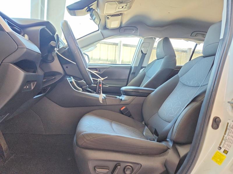 Photo 7 from auction – 2022 TOYOTA RAV4 with VIN 2T3W1RFVXNC182101