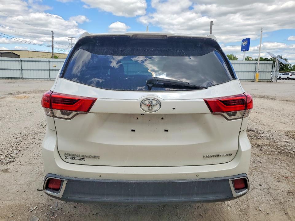 Photo 6 from auction – 2018 TOYOTA HIGHLANDER with VIN 5TDDZRFH7JS907156