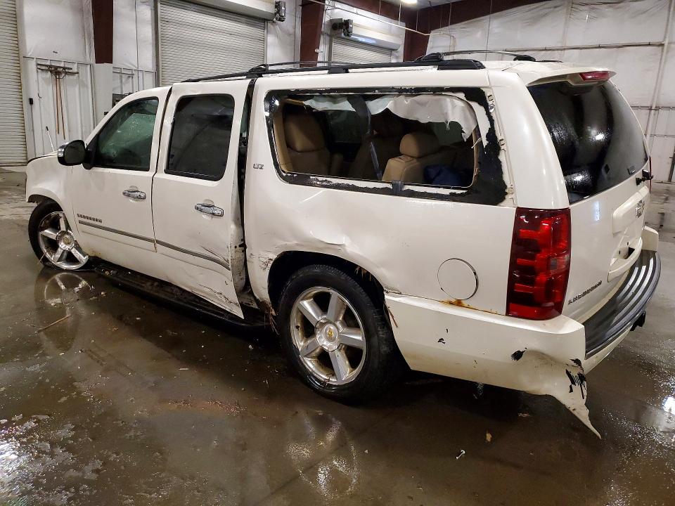 Photo 2 from auction – 2011 CHEVROLET SUBURBAN with VIN 1GNSKKE32BR197082