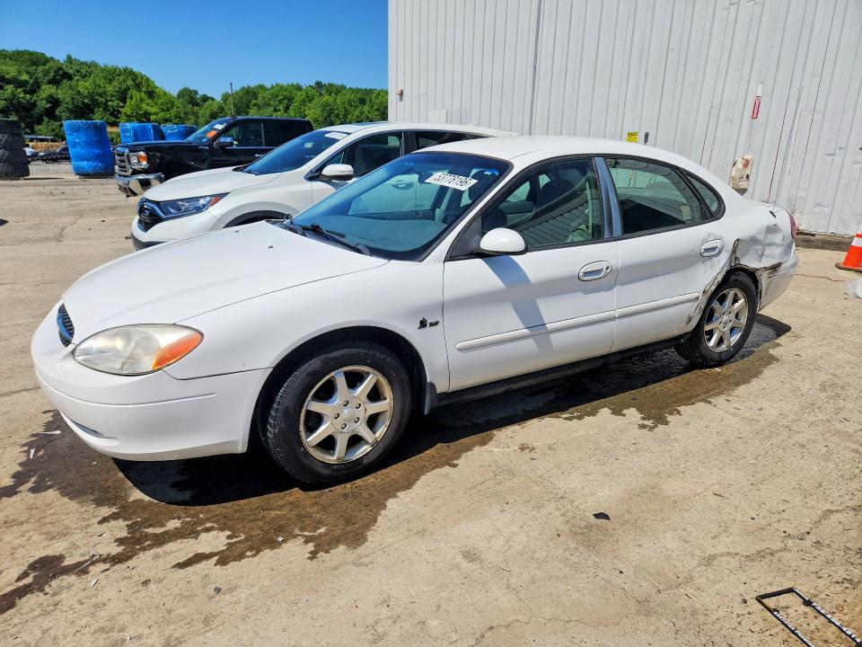 FORD TAURUS 2000 with VIN 1FAFP5528YG140741 - Photo from auction