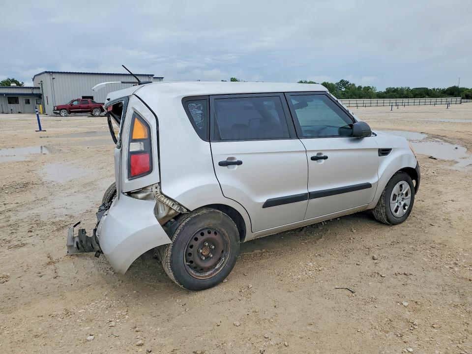 Снимка 3 от търг – 2011 KIA SOUL с VIN KNDJT2A17B7299835