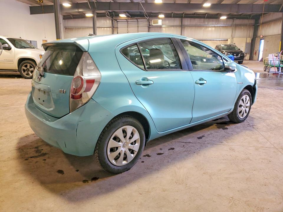 Photo 3 from auction – 2013 TOYOTA PRIUS C with VIN JTDKDTB39D1043015