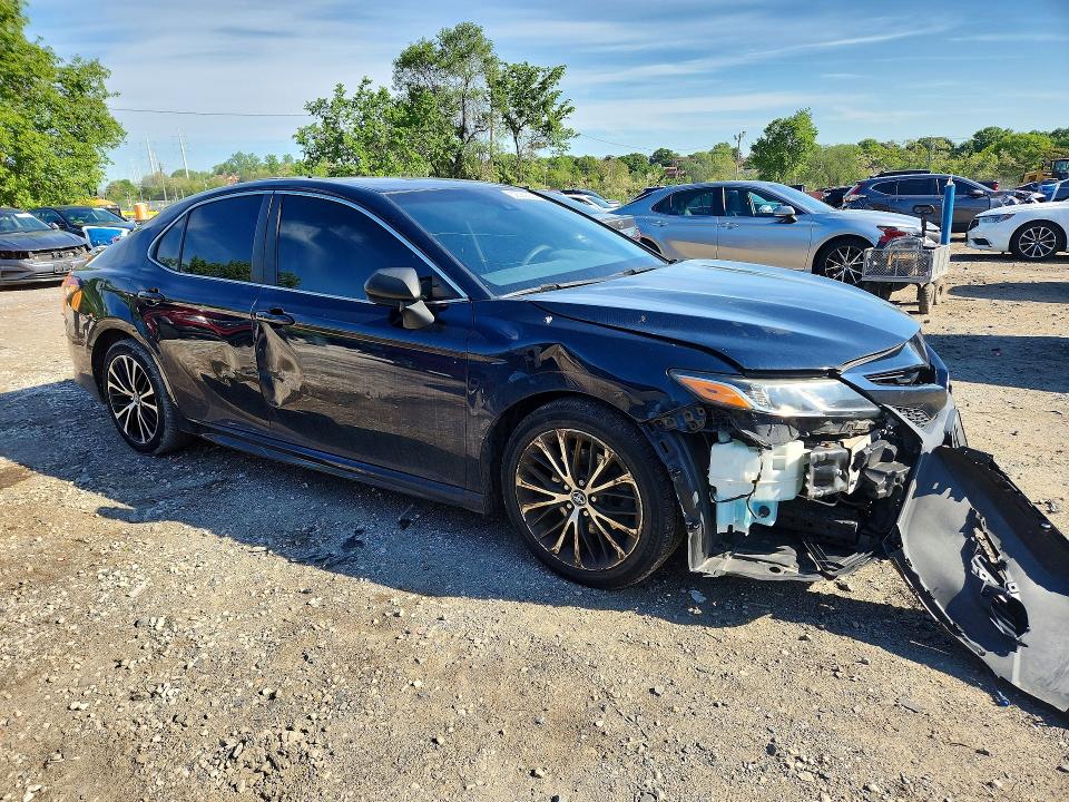 Photo 4 from auction – 2018 TOYOTA CAMRY with VIN 4T1B11HK2JU647653