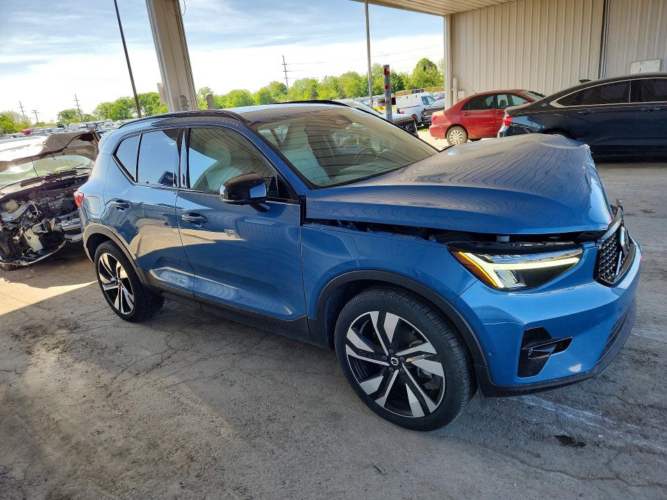 Photo 4 from auction – 2023 VOLVO XC40 with VIN YV4L12UW7P2007950