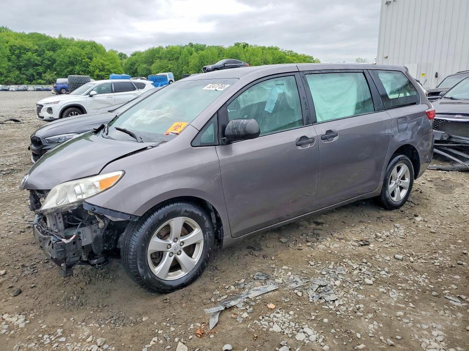 TOYOTA SIENNA 2015 with VIN 5TDZK3DC1FS630798 - Photo from auction