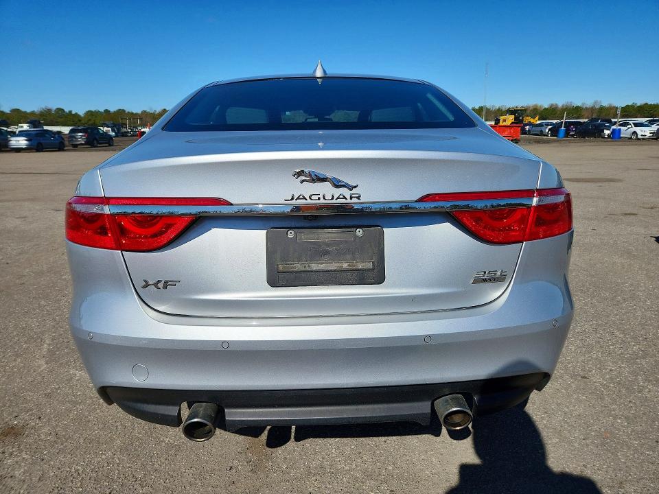 Foto 6 de la subasta – 2016 JAGUAR XF con VIN SAJBK4BV5GCY23875
