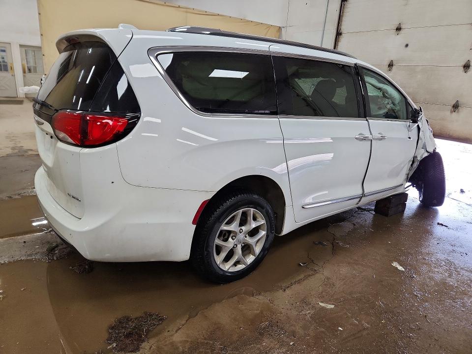 Photo 3 from auction – 2019 CHRYSLER PACIFICA with VIN 2C4RC1GG3KR686891