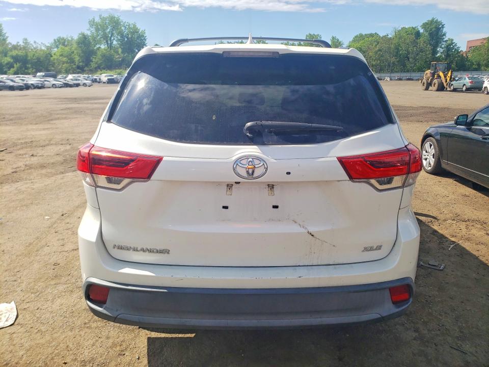Photo 6 from auction – 2019 TOYOTA HIGHLANDER with VIN 5TDKZRFH3KS553905
