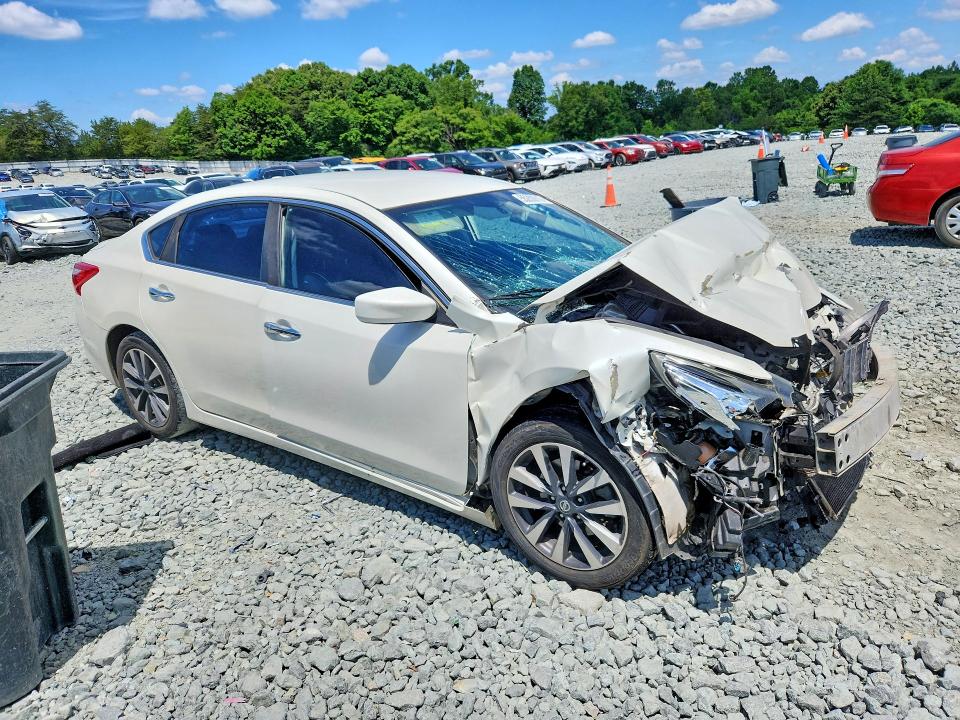 Photo 4 from auction – 2017 NISSAN ALTIMA with VIN 1N4AL3AP1HC116252