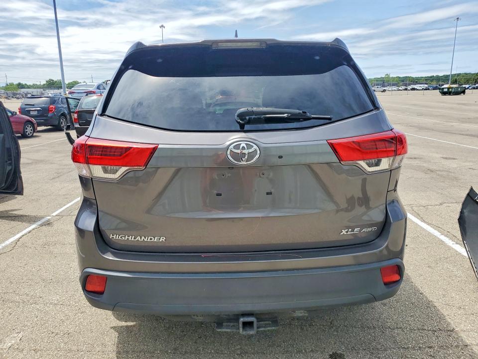Photo 6 from auction – 2017 TOYOTA HIGHLANDER with VIN 5TDJZRFH3HS401398