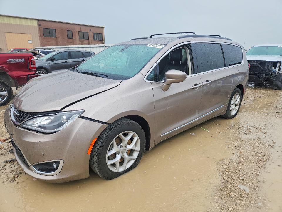 CHRYSLER PACIFICA 2017 with VIN 2C4RC1BG6HR537942 - Photo from auction