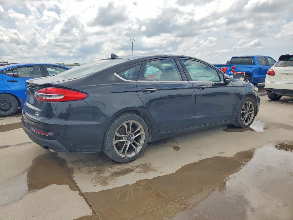 Photo 3 from auction – 2020 FORD FUSION with VIN 3FA6P0CD1LR130688
