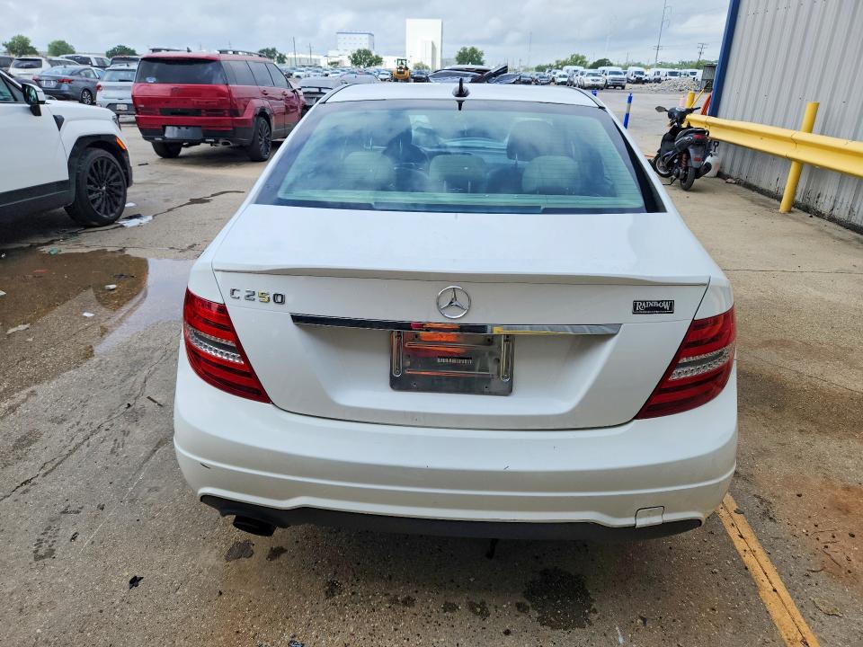 Photo 6 from auction – 2014 MERCEDES-BENZ C with VIN WDDGF4HB1EA964379