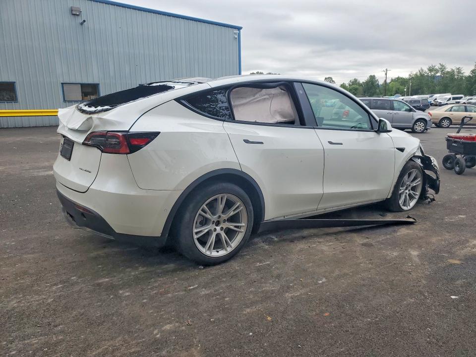 Photo 3 from auction – 2021 TESLA MODEL Y with VIN 5YJYGDEE2MF181801