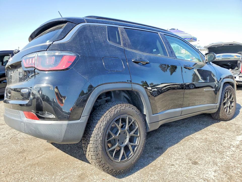 Photo 3 from auction – 2020 JEEP COMPASS with VIN 3C4NJCBB9LT258883