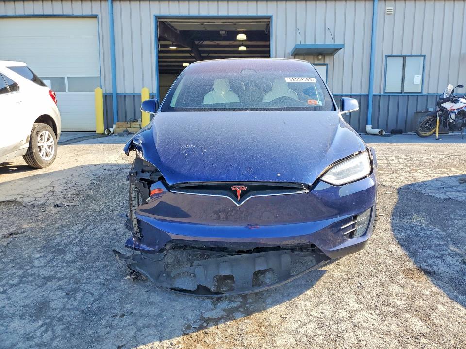 Photo 5 from auction – 2019 TESLA MODEL X with VIN 5YJXCAE27KF152626
