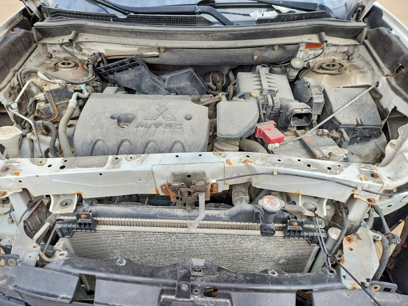 Снимка 11 от търг – 2016 MITSUBISHI OUTLANDER с VIN JA4AZ2A39GZ605004