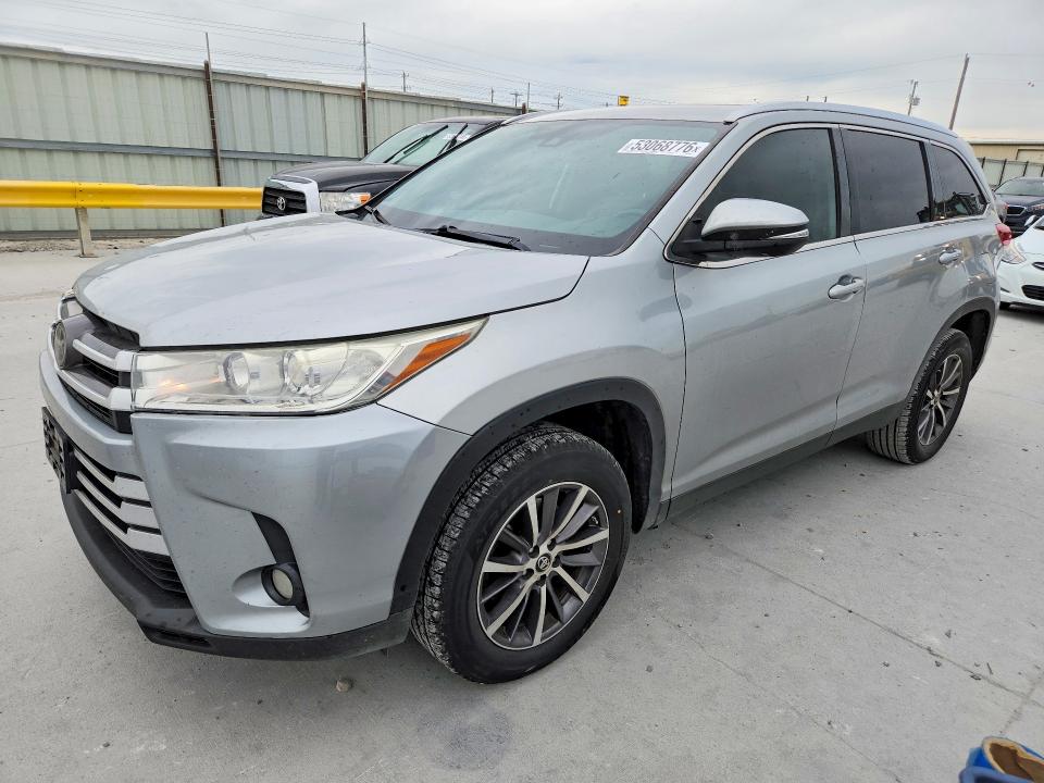 TOYOTA HIGHLANDER 2019 with VIN 5TDKZRFH5KS558927 - Photo from auction