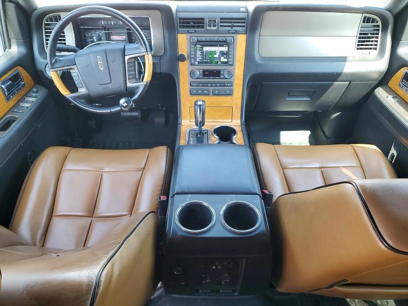 Photo 8 from auction – 2011 LINCOLN NAVIGATOR with VIN 5LMJJ2H59BEJ06930