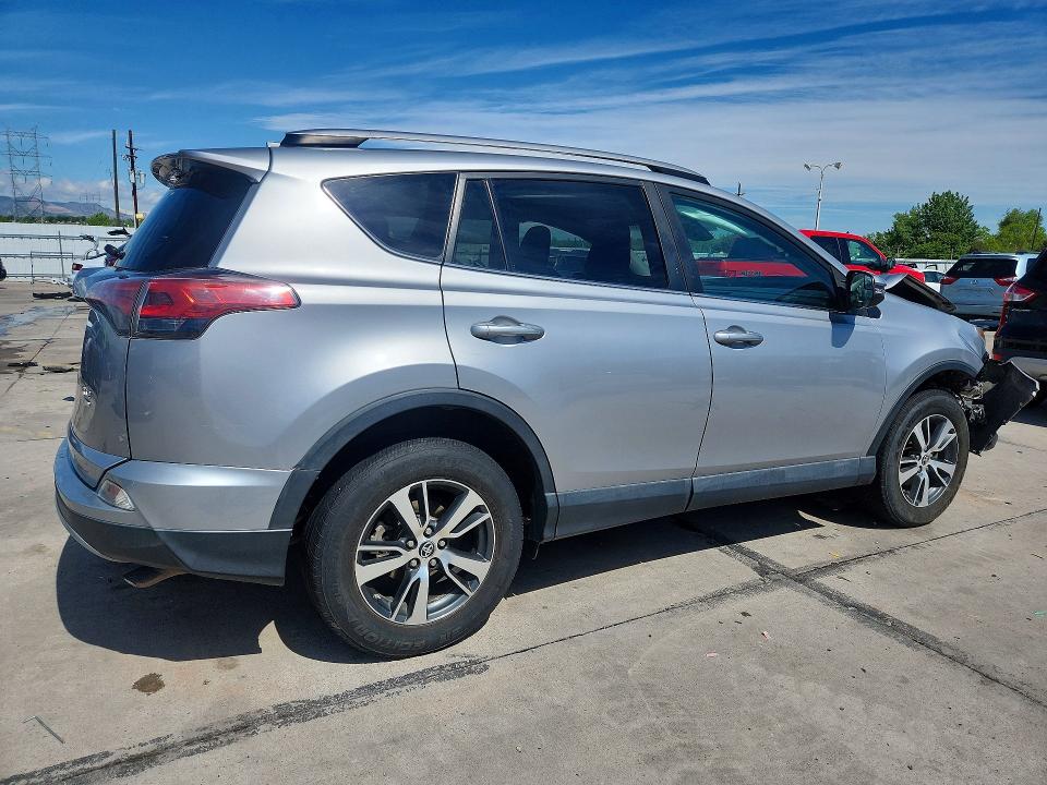 Photo 3 from auction – 2017 TOYOTA RAV4 with VIN 2T3RFREVXHW568777