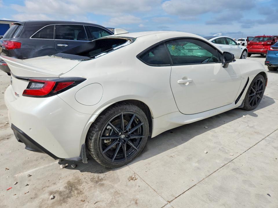 Photo 3 from auction – 2025 TOYOTA GR 86 with VIN JF1ZNBE14S8758732