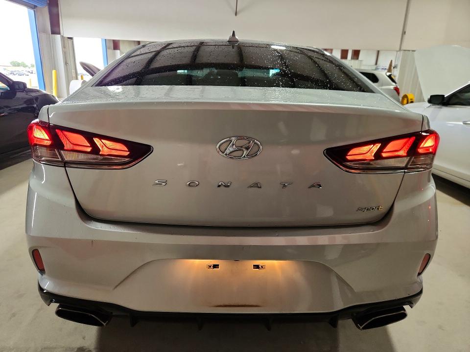 Photo 6 from auction – 2018 HYUNDAI SONATA with VIN 5NPE34AF7JH697548
