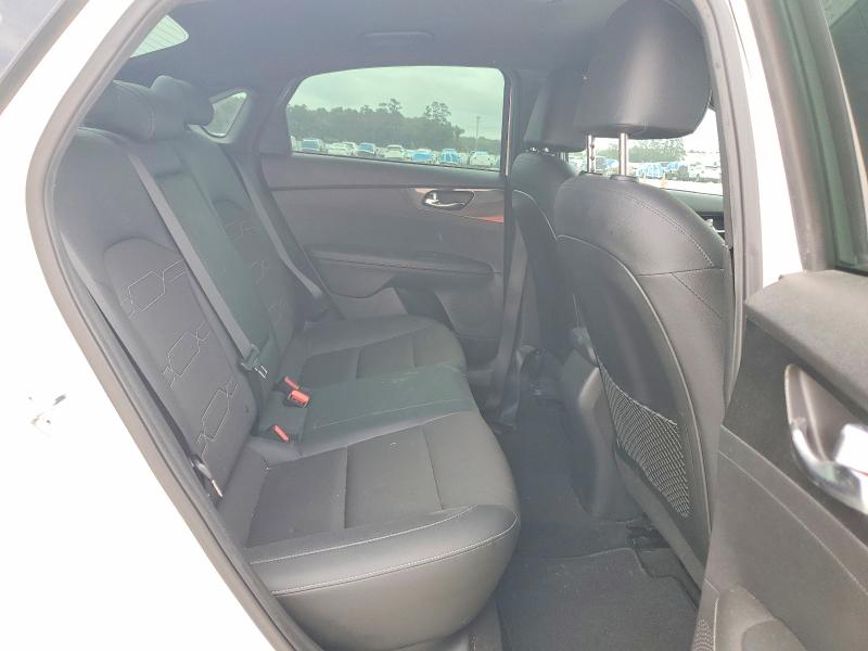 Photo 10 from auction – 2021 KIA FORTE with VIN 3KPF34AD5ME329591