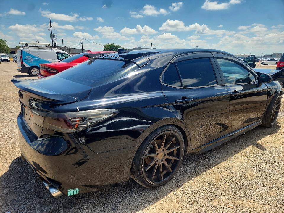 Photo 3 from auction – 2020 TOYOTA CAMRY with VIN 4T1G11AK2LU901624