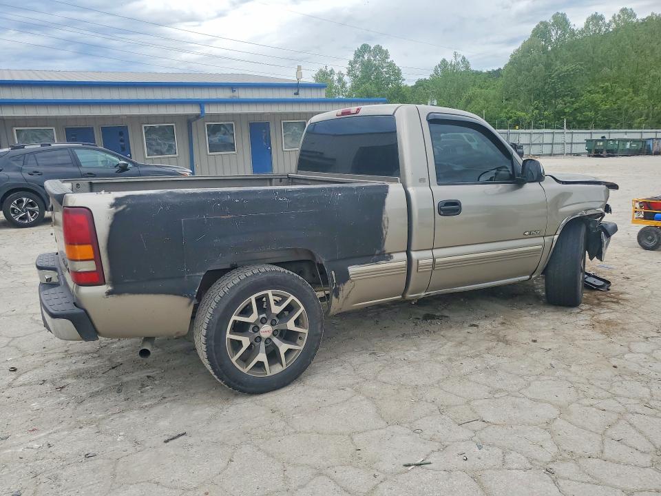 Photo 3 from auction – 2000 CHEVROLET SILVERADO with VIN 1GCEC14T5YZ111576