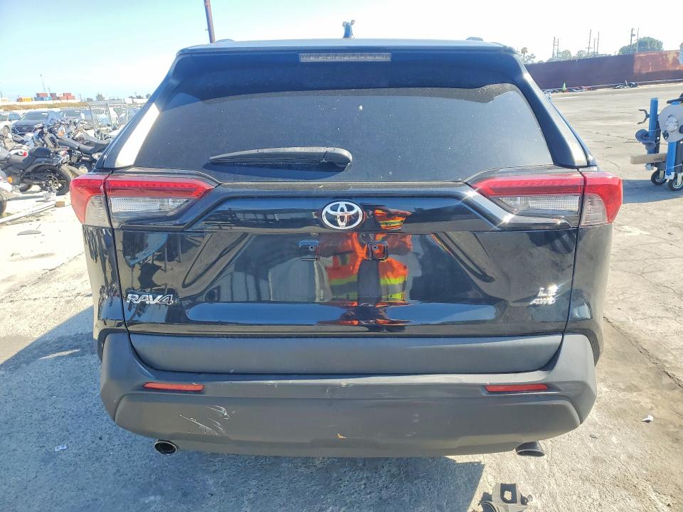 Photo 6 from auction – 2019 TOYOTA RAV4 with VIN 2T3F1RFV7KW004849