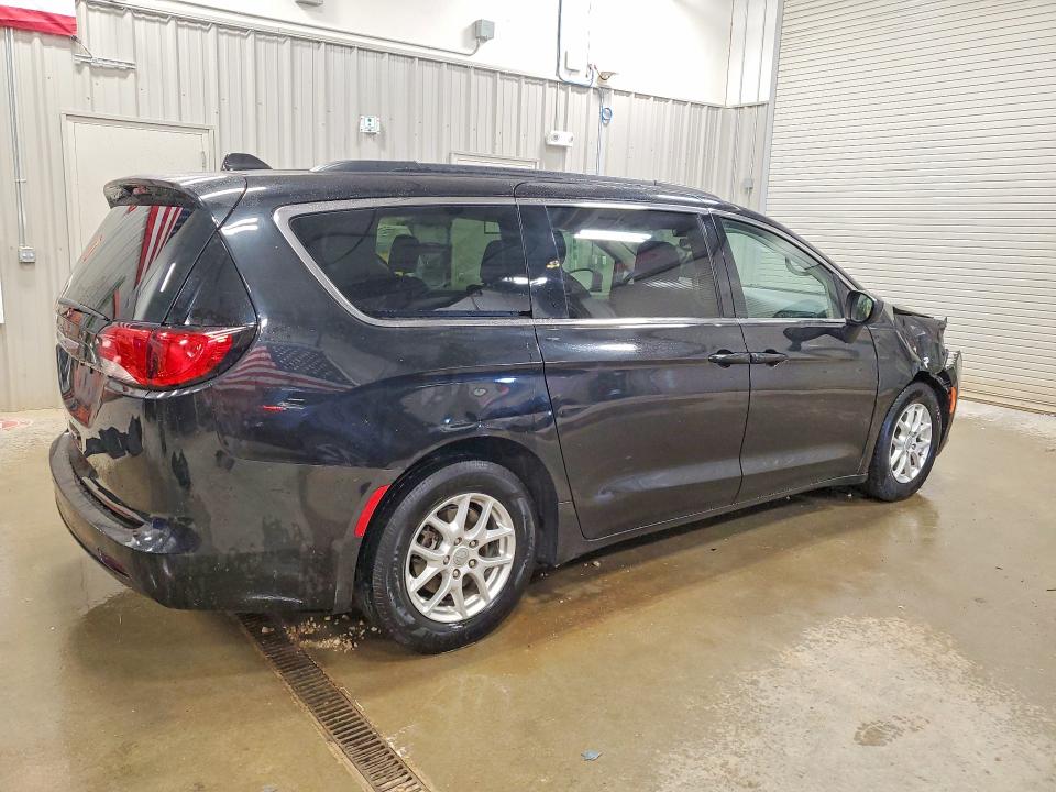 Photo 3 from auction – 2020 CHRYSLER VOYAGER with VIN 2C4RC1DG1LR172091
