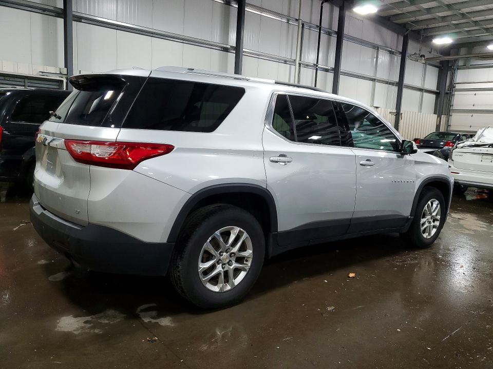 Photo 3 from auction – 2018 CHEVROLET TRAVERSE with VIN 1GNEVGKW2JJ112903